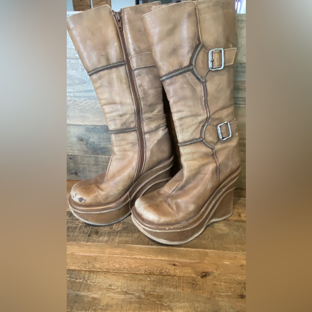 Platform boots Steve Madden